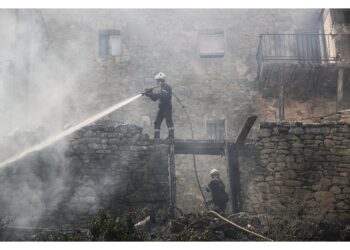 Il premier chiede 'prudenza' per l'ondata di caldo in corso