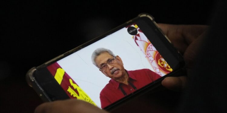 Leader in fuga da Colombo comunica decisione da Singapore