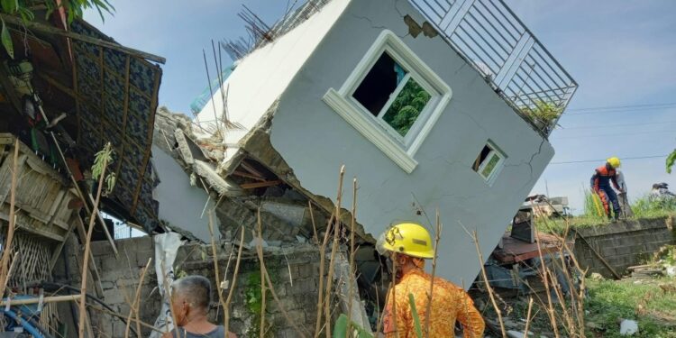 Centinaia di edifici sono stati danneggiati o distrutti