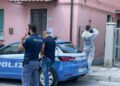 A una trentina di metri da casa. Indagini della Polizia