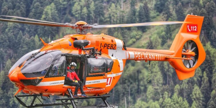 E' precipitato per 200 metri dalla Croda Nera