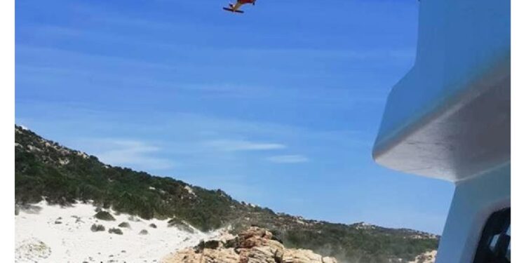 Intervento della Guardia costiera alla Spiaggia del Cavaliere