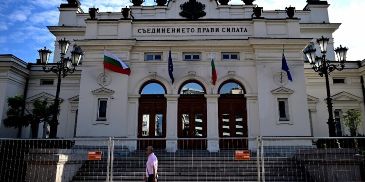 Elezioni anticipate dopo sfiducia governo Petkov