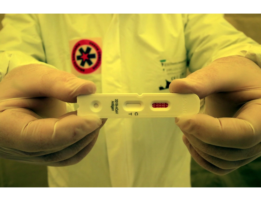 Covid: 11.976 contagiati, 113 le vittime. Tasso al 15,8%