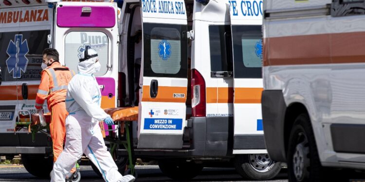 Risalgono i ricoveri ospedalieri (+10)