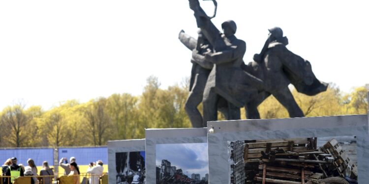 Era il memoriale della Vittoria. Protesta la minoranza russa