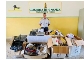Gdf P.Torres sequestra 20mila capi contraffatti di note griffe