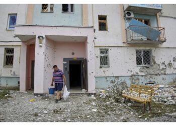 I missili russi hanno colpito edificio residenziale e dormitorio