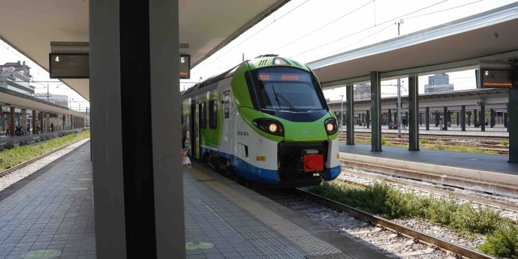 treni nuovi Donizetti_stazione_Brescia_013