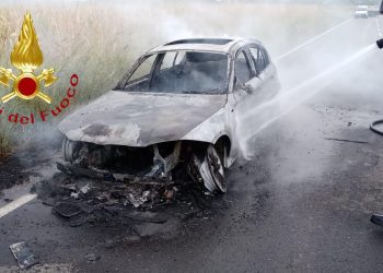 Incendio auto Fenegrò