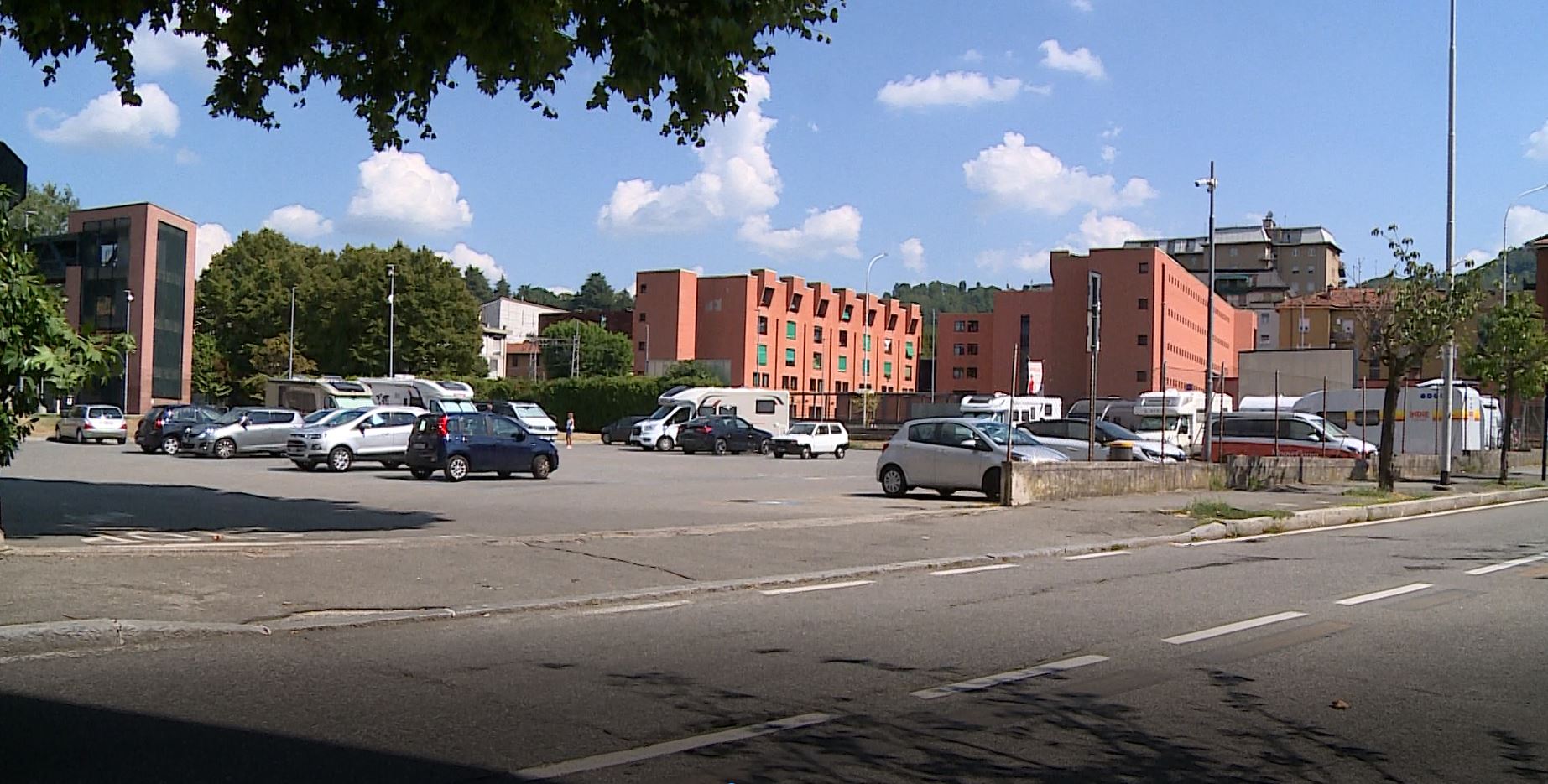 Como, parcheggio Ippocastano. Paura tra i residenti