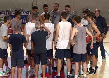 Basket Cantù primo allenamento