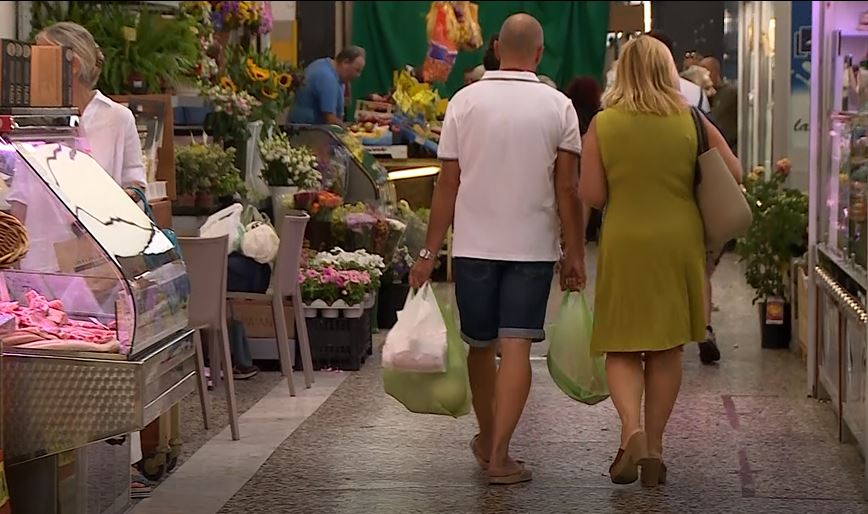 Rincari sulla spesa, comaschi preoccupati: “Si compra il necessario”