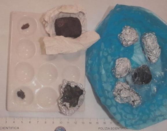 Spaccio di droga al Monumento ai Caduti. Un arresto