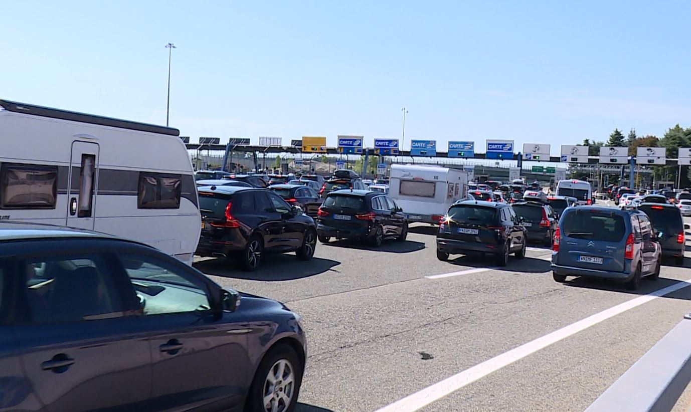 Esodo estivo, giornata da bollino nero. A9, traffico intenso a Grandate