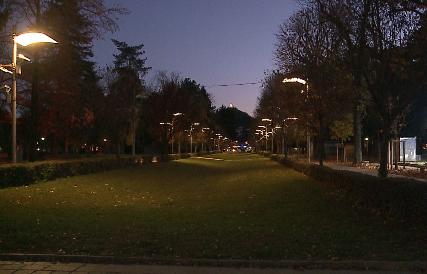 Nuovo episodio di violenza ai giardini a lago di Como: passanti minacciati e ragazze palpeggiate