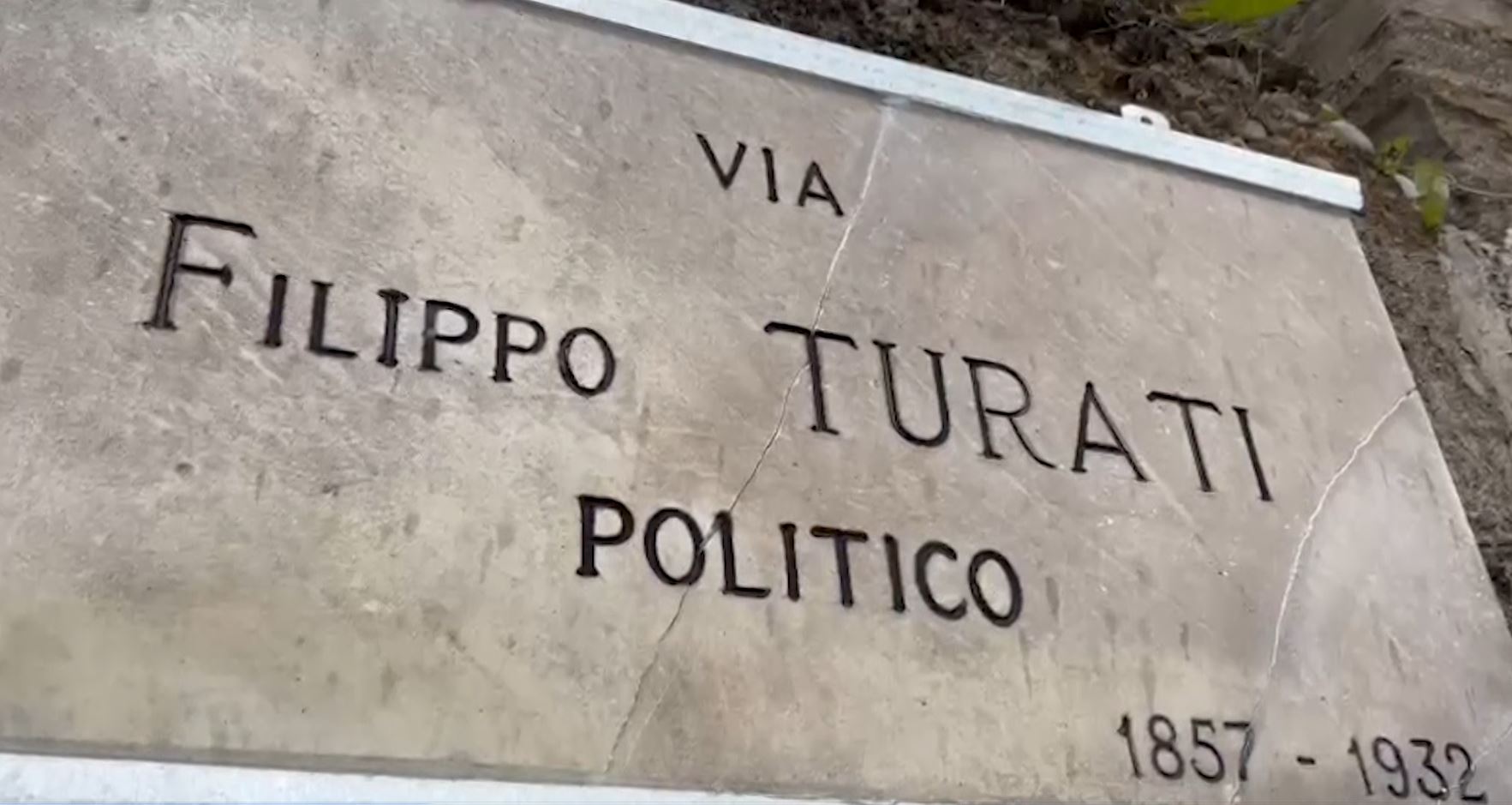 Camerlata, ripristinata la targa distrutta in via Turati