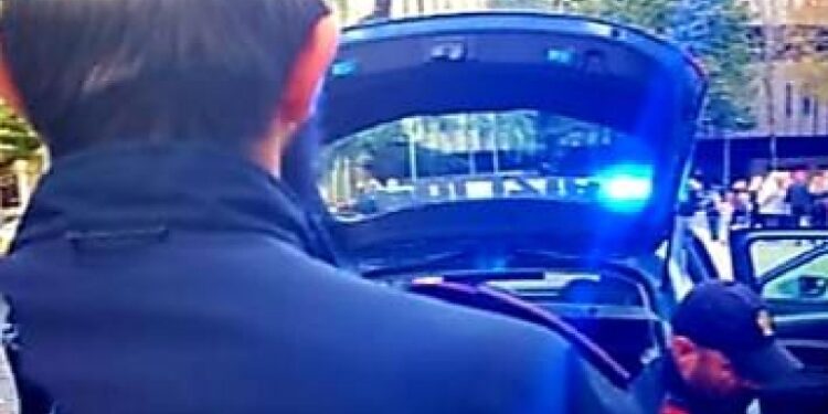 Uomo trovato con mazza e tanica di benzina. Arrestato