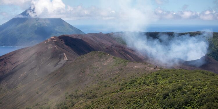 Un'altra eruzione a gennaio provocò uno tsunami