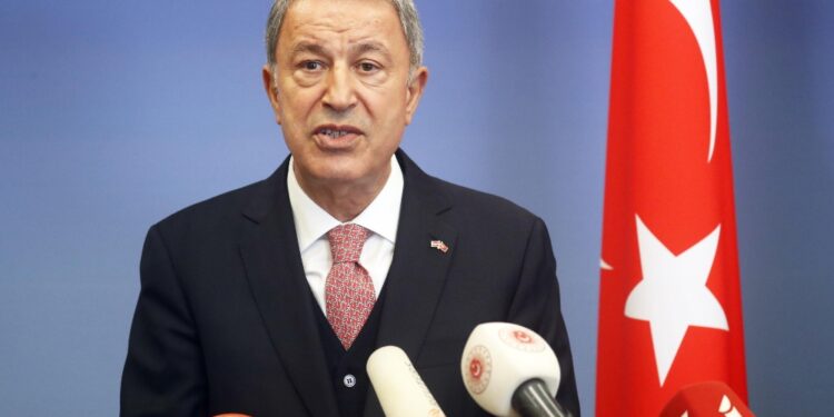 Turchia accusa la Grecia e chiede alla Nato giudizio obiettivo