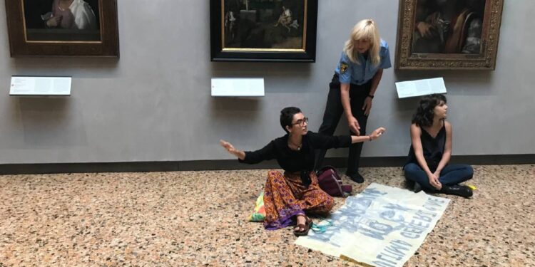 Due attivisti 'incollati' alla 'Tempesta' di Giorgione