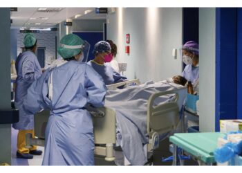 Si registrano anche 4 decessi. Crescono i dati ospedalieri