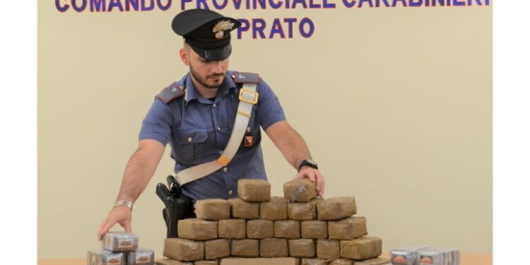 In totale sequestrati 3 kg 'polvere bianca' e 19