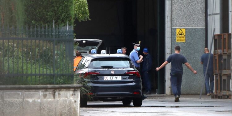 Diciottenne travolto da lastra di ferro. Area sotto sequestro