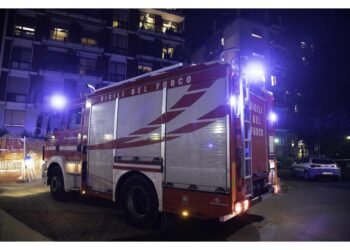 In ospedale 4 operai che hanno cercato di spegnere le fiamme