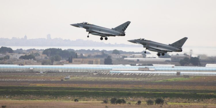 Caccia impegnati nell'operazione Nato di 'air policing'