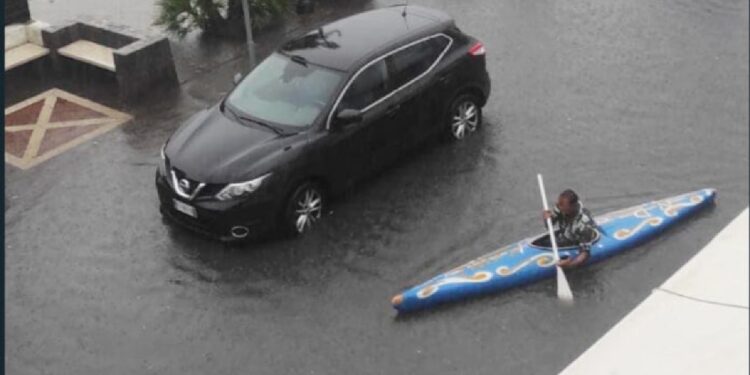 'Problema deflusso acqua piovana vecchio e mai risolto'