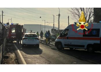 L'incidente all'altezza di un passaggio a livello nel Pavese