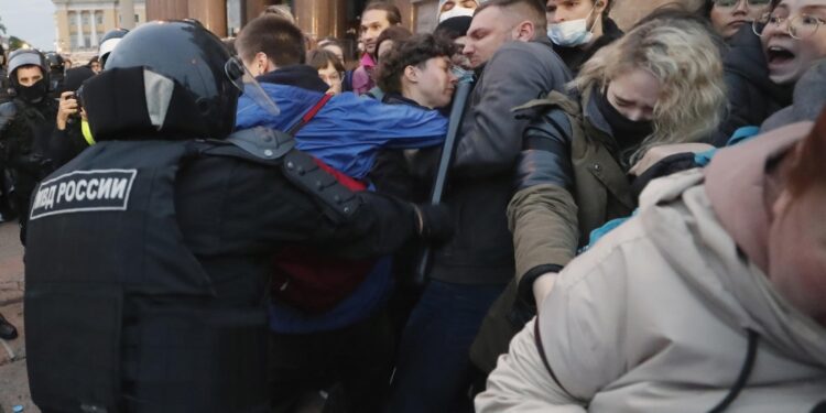 Nelle manifestazioni contro mobilitazione parziale per l'Ucraina