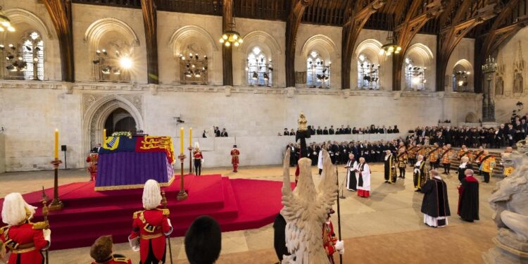 Premier Truss ha letto brano dal Vangelo di Giovanni