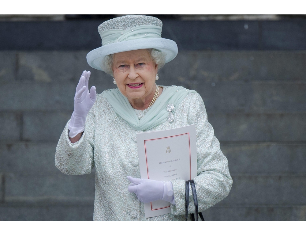 Regina: campane a morto e colpi di cannone in sua memoria