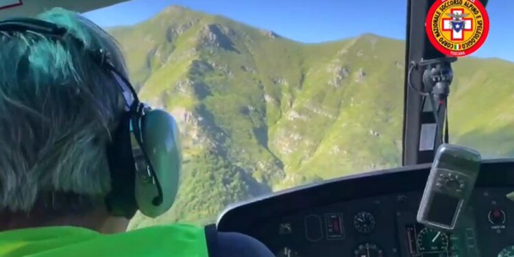 Nei boschi tra Zogno e Sorisole. In azione anche gli elicotteri