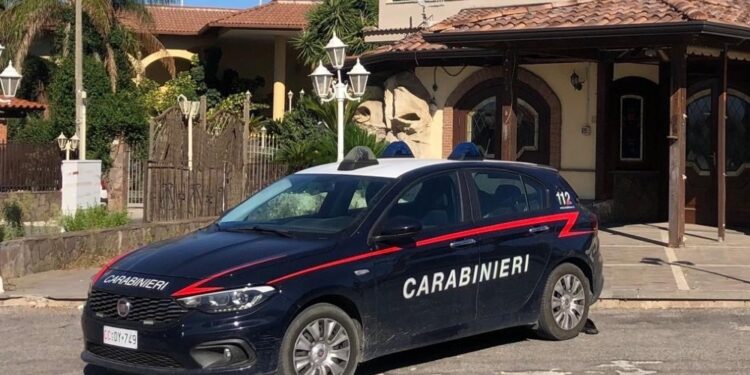 30enne e 19enne sorpresi dai carabinieri in hotel del Napoletano