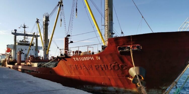 Oggi comincia lo sbarco del cereale ma non potrà navigare