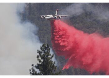 Mobilitati centinaia di pompieri e Canadair