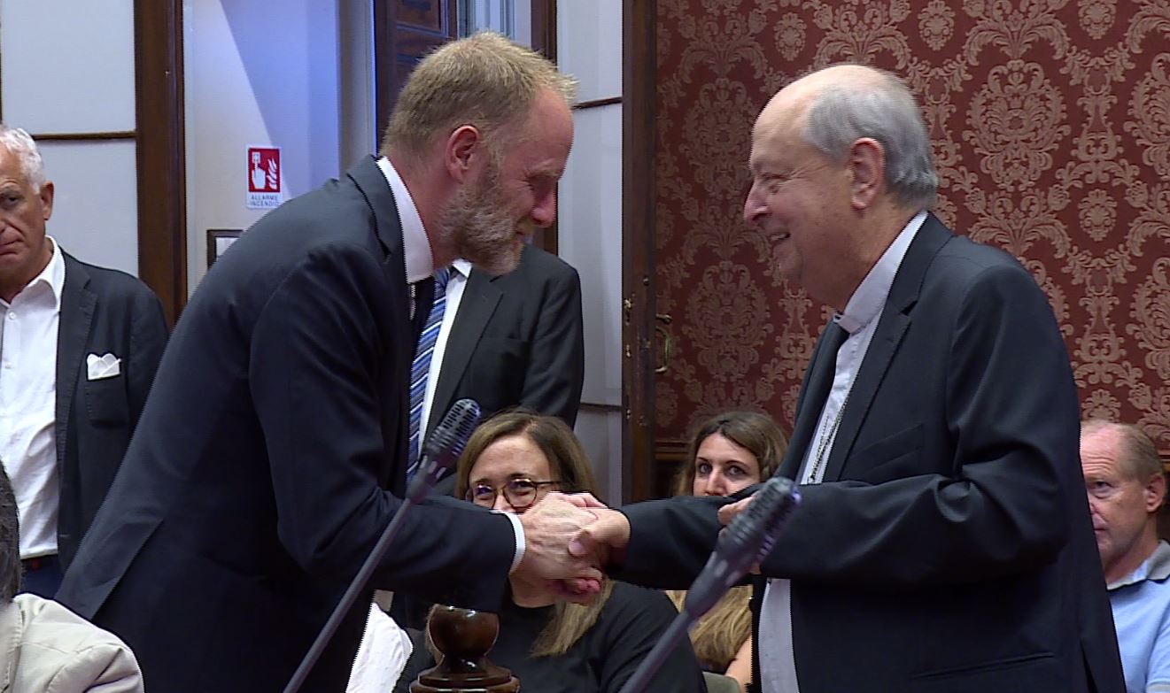 Il cardinale Cantoni in consiglio comunale: “Fate scelte coraggiose pensando alle generazioni future”