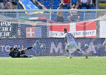 La rete del 2-0 degli ospiti, segnata su rigore (foto Roberto Colombo)