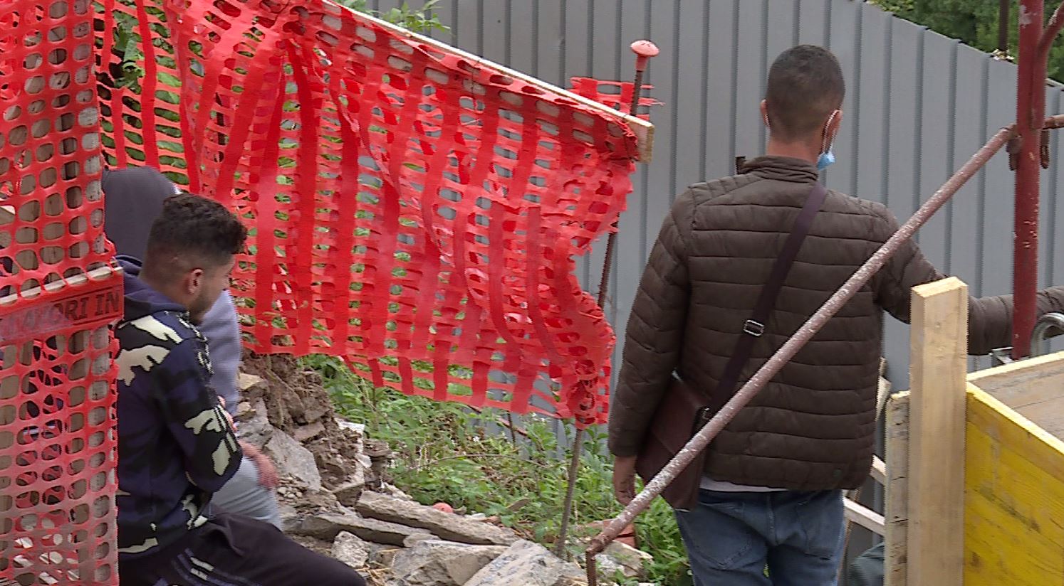 Operai morti, il dolore di familiari e amici. Domani un presidio dei sindacati