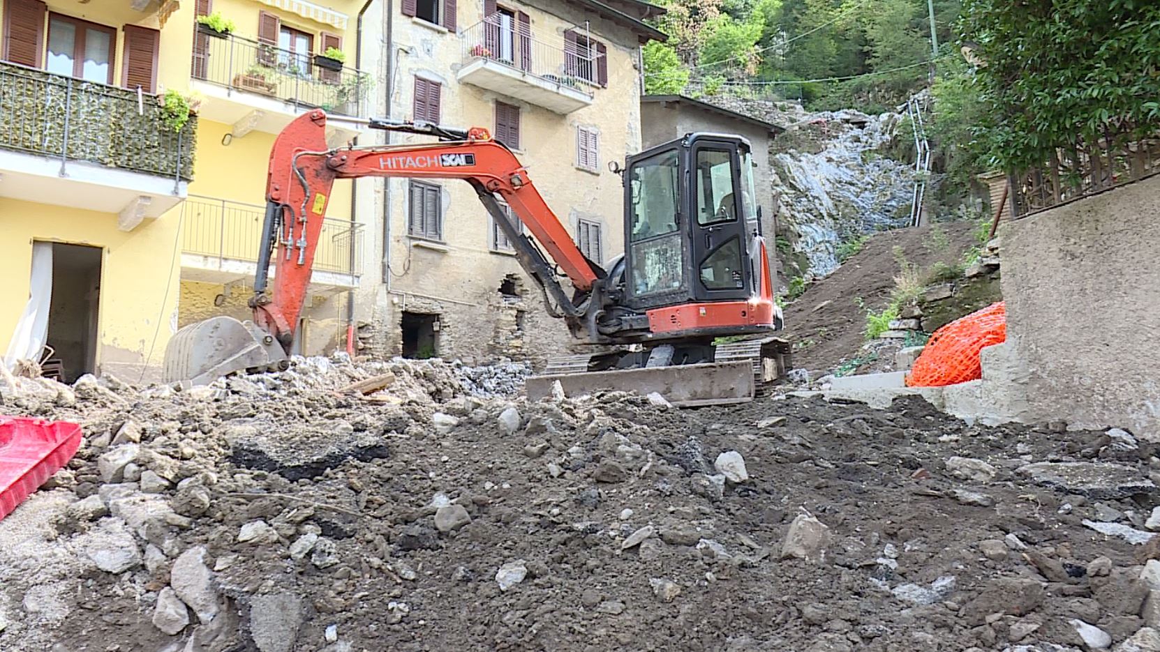 Blevio, a Sopravilla altri 10 giorni di lavori. Il sindaco: “Per non lasciare il paese a secco”