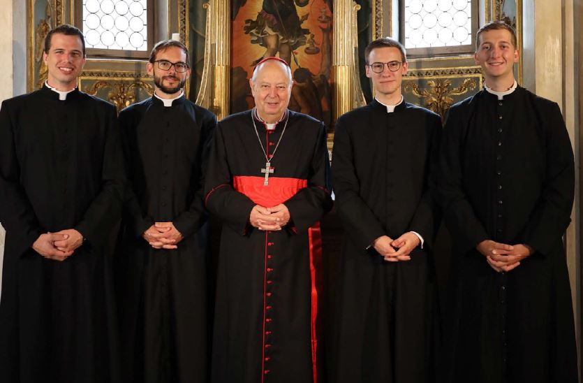 Domani in Duomo a Como il cardinal Cantoni ordina quattro diaconi