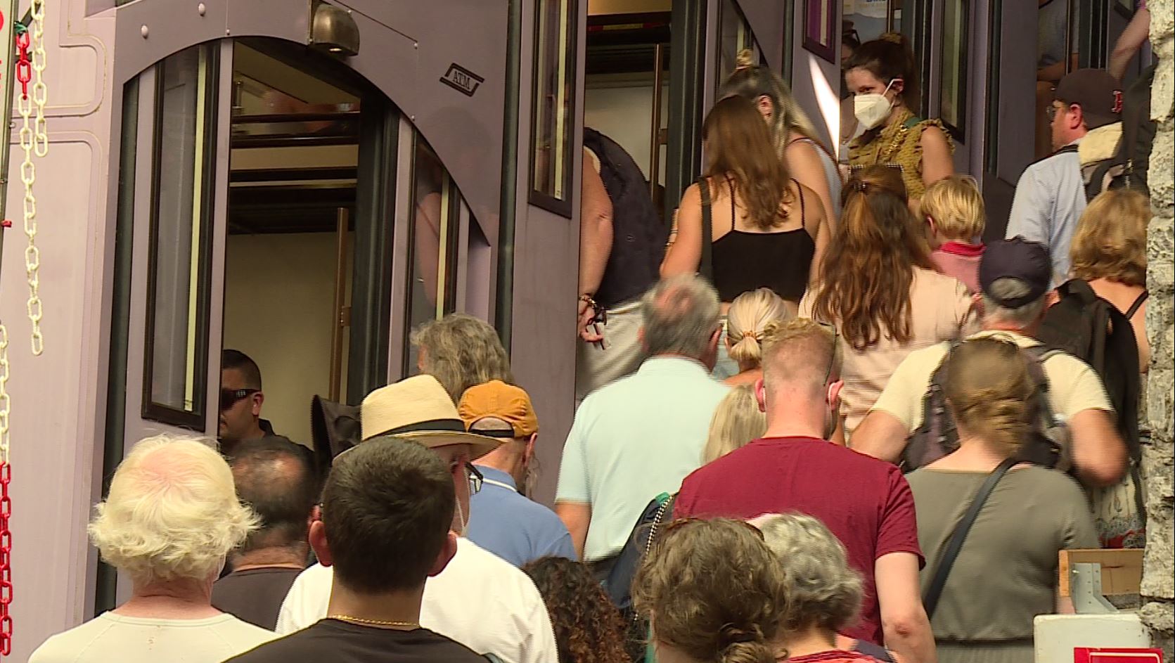 Funicolare Como-Brunate, duemila viaggiatori al giorno nei mesi estivi