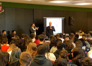 Incontro polizia studenti