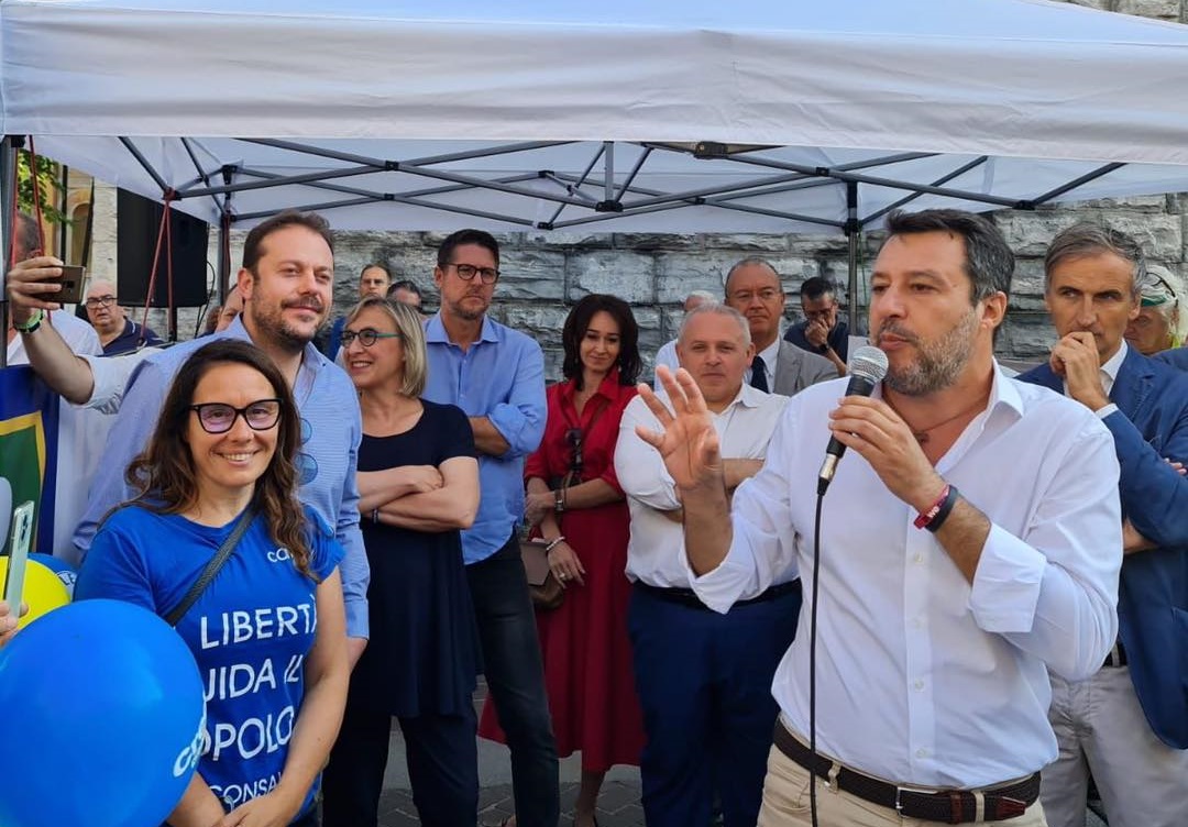 Salvini a Como: “Immigrazione incontrollata? Provateci in Svizzera”