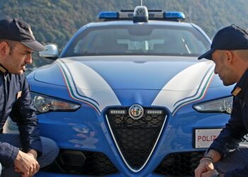 Questura di Como social e nuove auto. Polizia Como