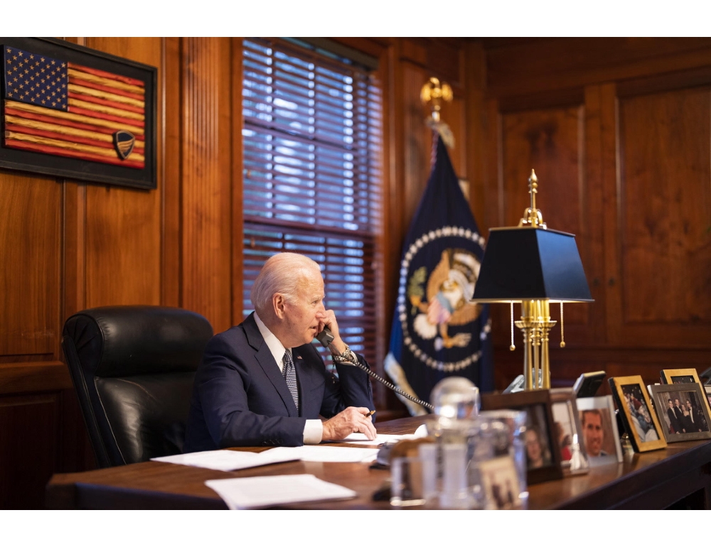 Biden a Zelensky, vi daremo sistemi difesa aerea avanzati