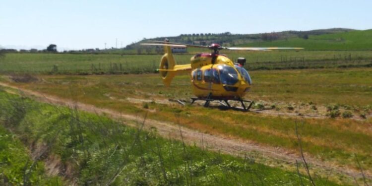 Operaio viene recuperato in fossato